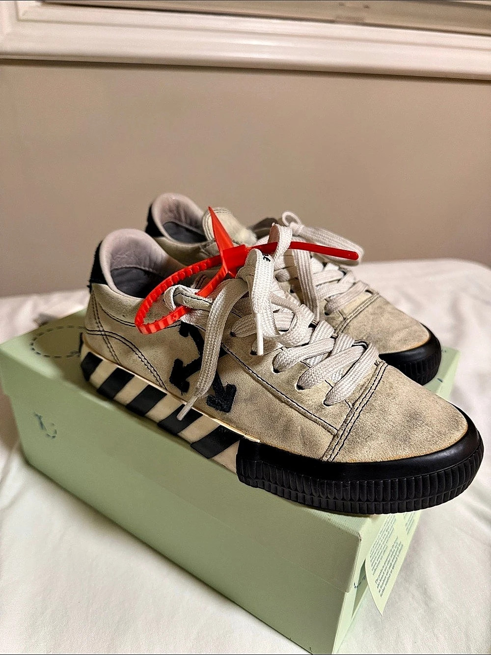 Off-White Low Vulcanized Canvas Sneaker White Black Sneakers White & Black